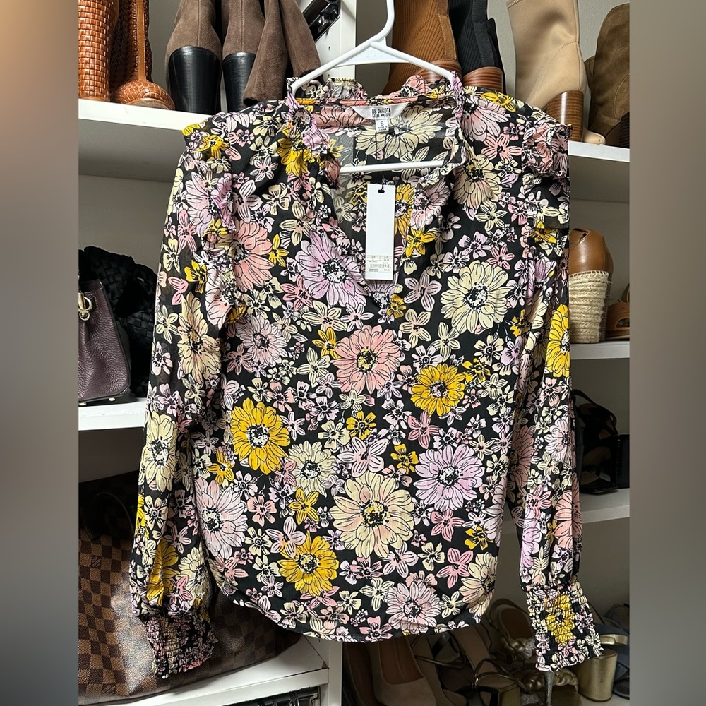 NWT floral BB Dakota long sleeve blouse